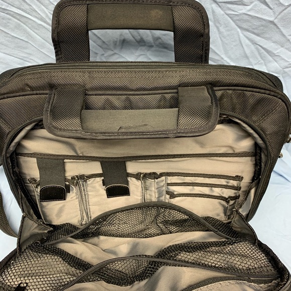 Dell Laptop Carrying Case - Picture 4 of 8